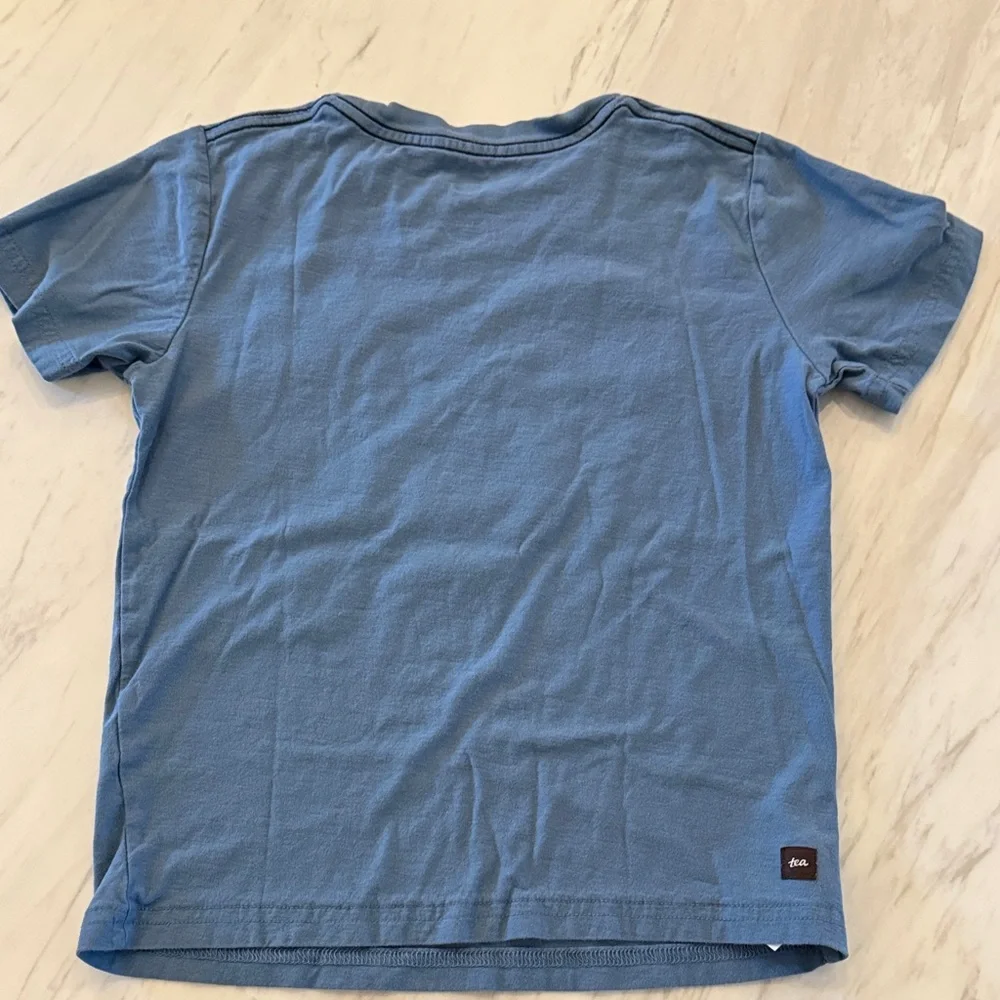 Tea Collection Blue Octopus Graphic Kids T-Shirt. Size 7. - Picture 3 of 3